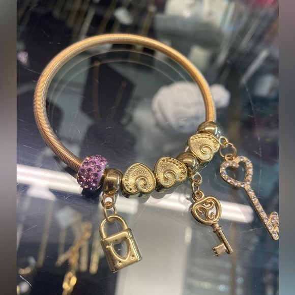 🆕Bracelet - Picture 1 of 1